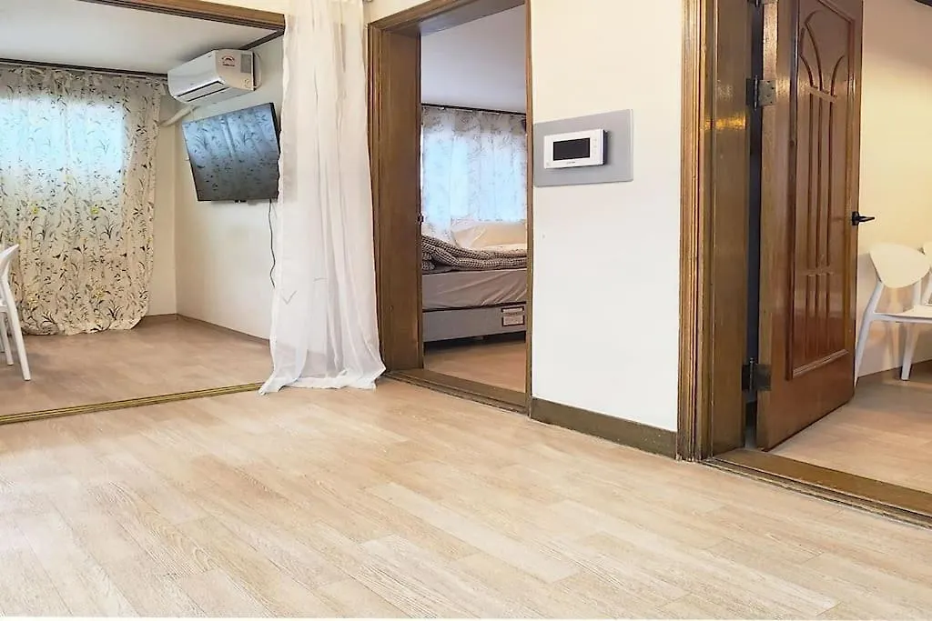 Hongdae Yeontral Park Exit7 K-7 Apartment Seoul